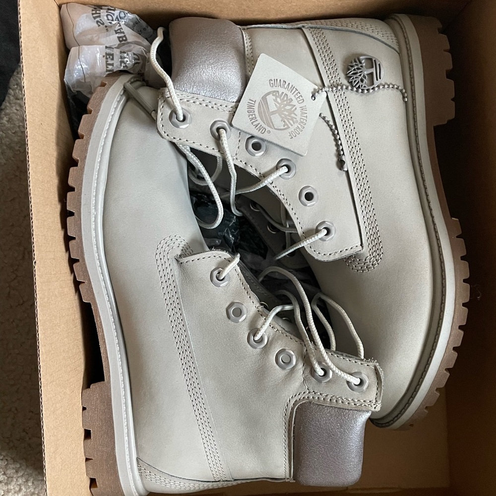 NEW Timberland waterproof grey boots